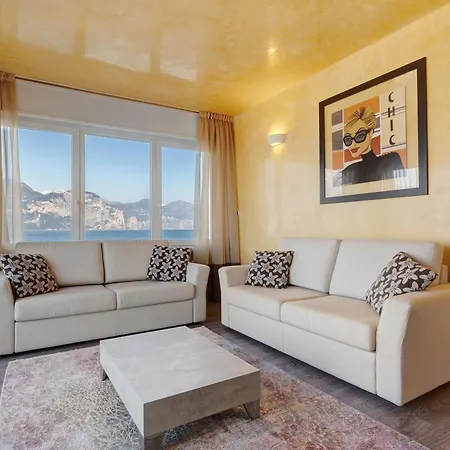 Apartment New Charming Bianca Brenzone sul Garda