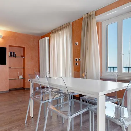 Apartment New Charming Bianca Brenzone sul Garda