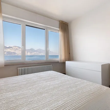 New Charming Bianca Apartment Brenzone sul Garda