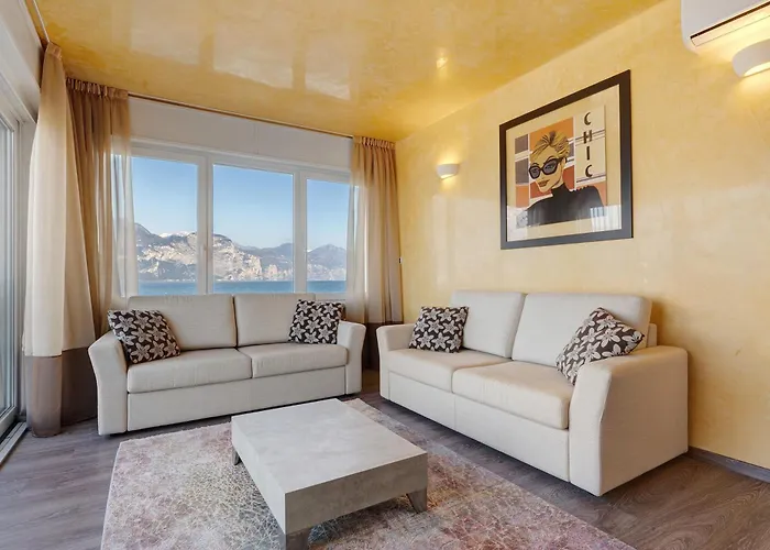 Apartament New Charming Bianca Brenzone sul Garda